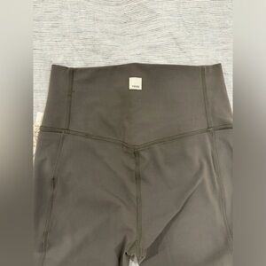 Vuori studio pocket leggings. Oregano green. Size small.